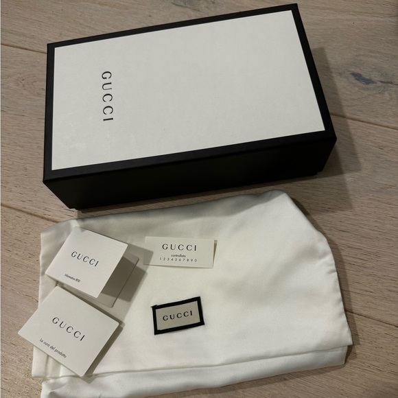 Gucci Interlocking G Leather Wallet On Chain - Picture 4 of 9